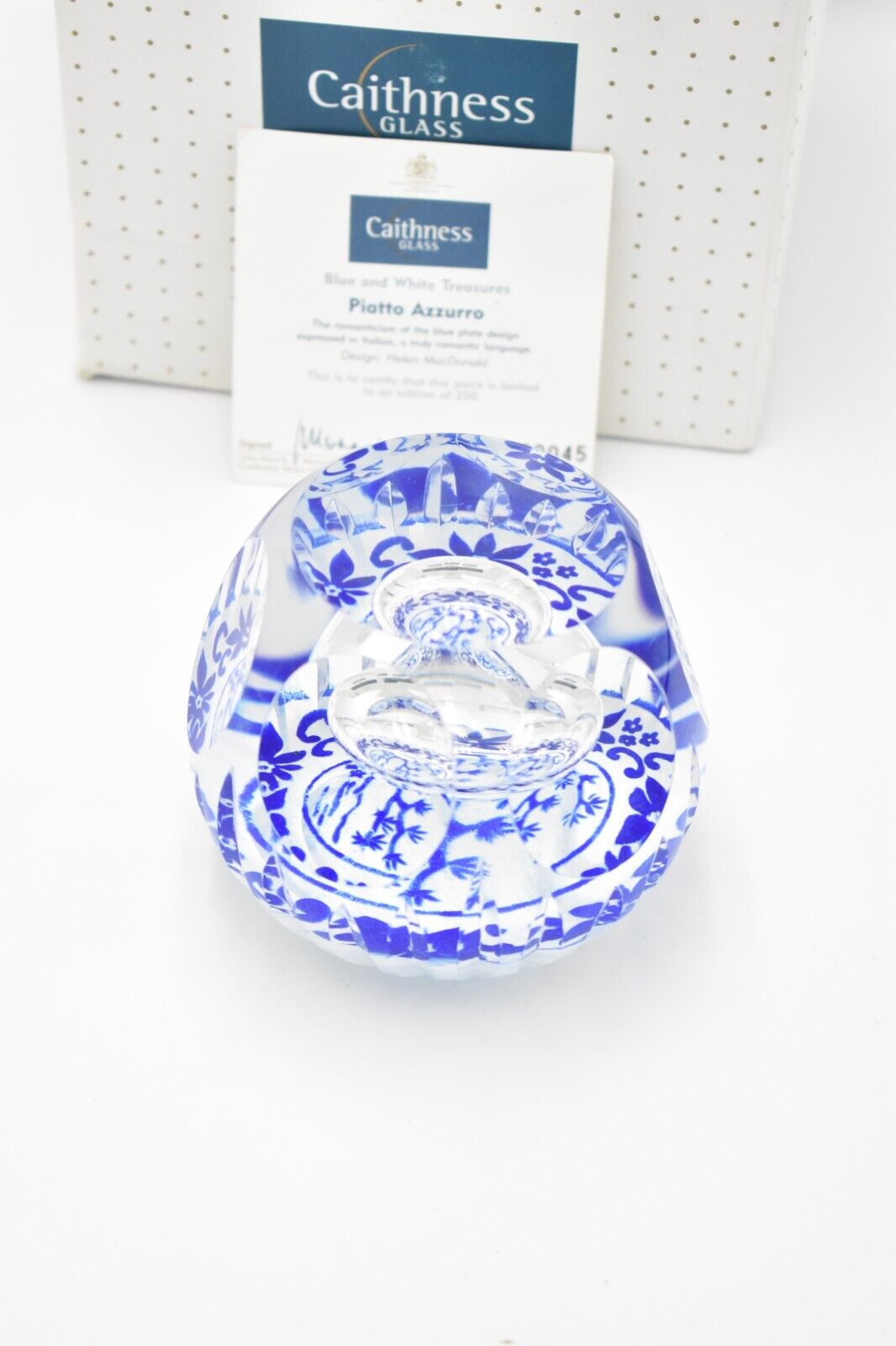 Caithness Paperweight Piatto Azzurro Magnum - Limited Edition by Helen MacDonald