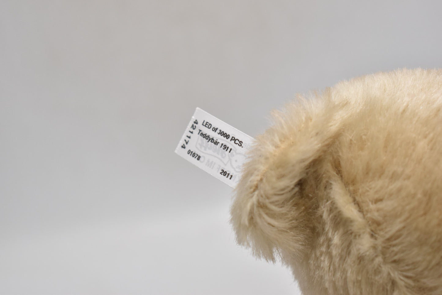 Steiff Teddy Bear Replica 1911 421174 from 2011 Ltd Edition with DVD