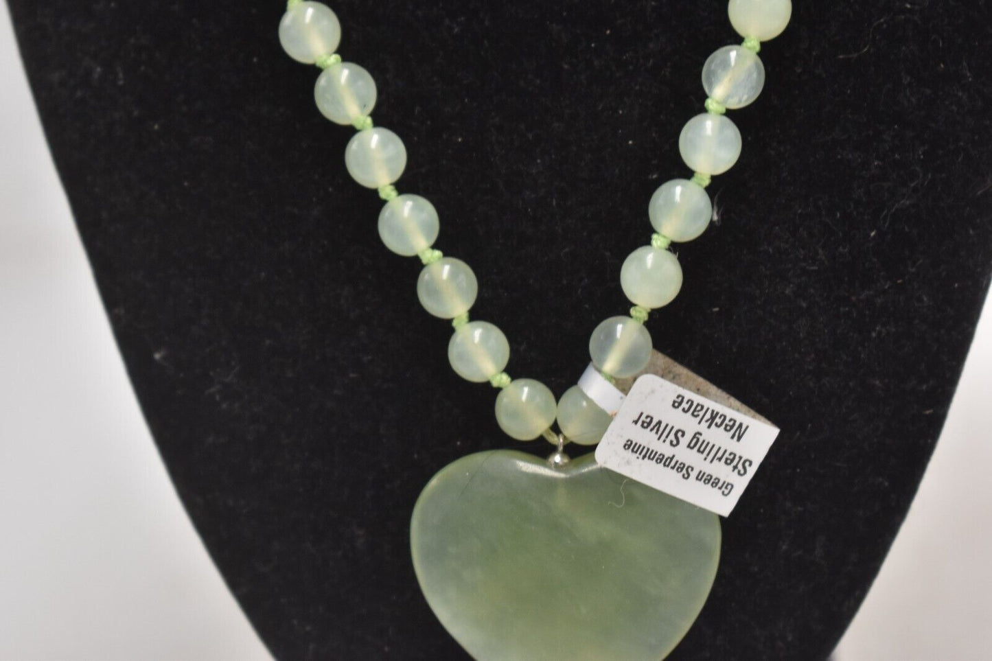 Vintage Sterling Silver and Green Serpentine Heart Pendant Necklace – 48cm