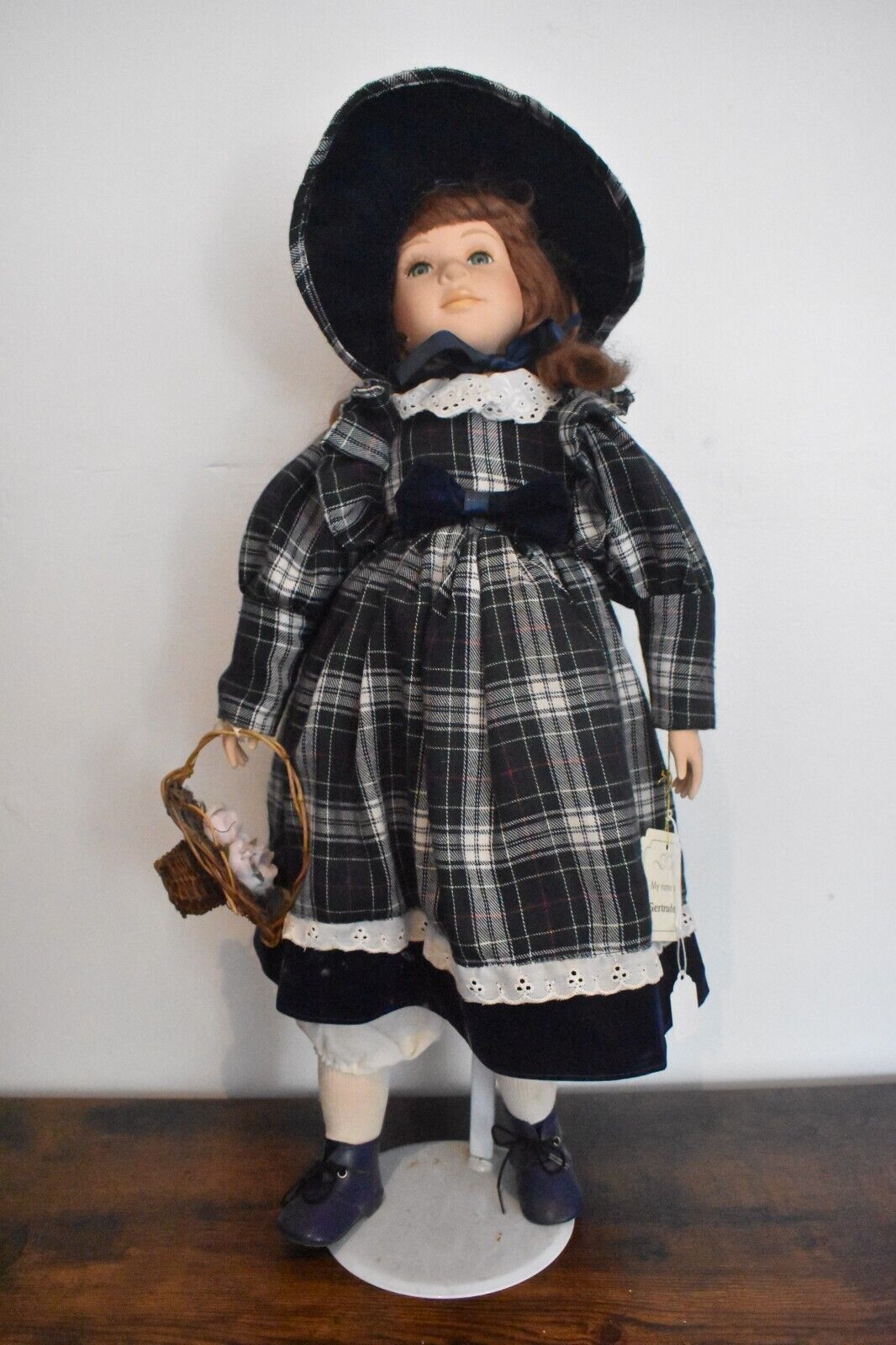 Vintage The Leonardo Collection Gertrude Large Porcelain Doll – Retired & Tagged, 60cm