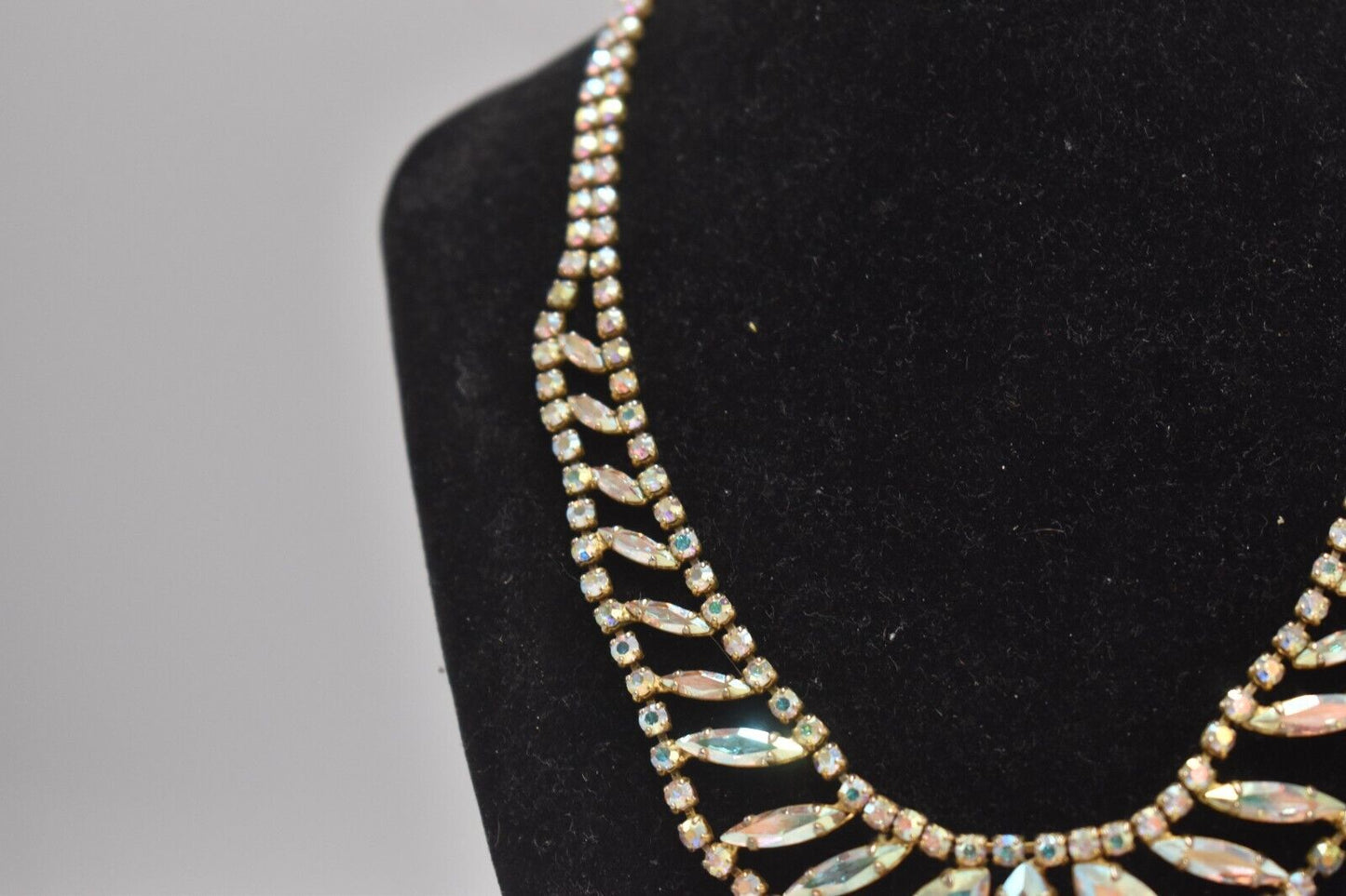 Vintage 1950s Aurora Borealis Rhinestone Statement Necklace – 44cm