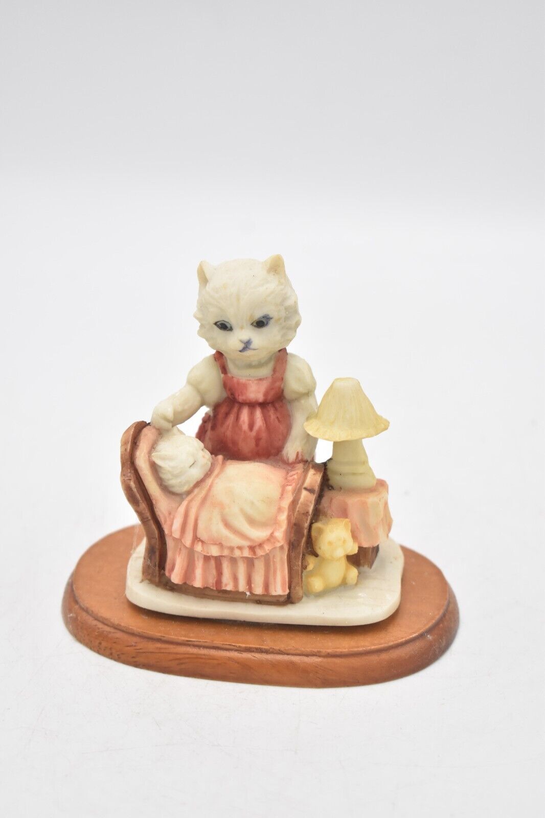Vintage Cat and Kitten Figurine Statue Ornament – Collectible Pawn
