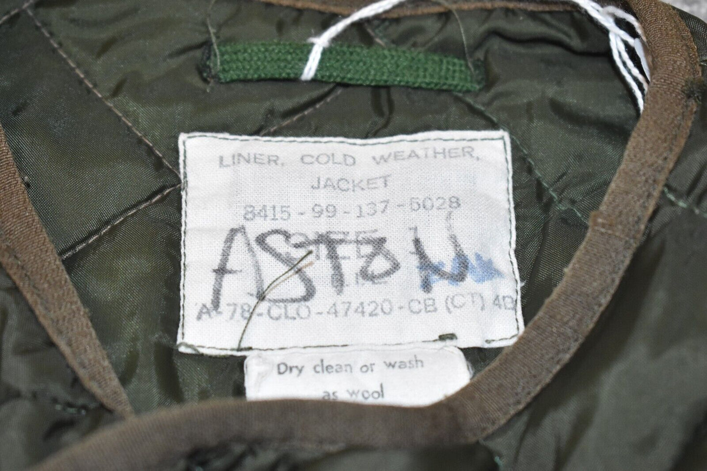 British Army Green Quilted Extreme Cold Weather Parka Jacket Liner – 40" Chest