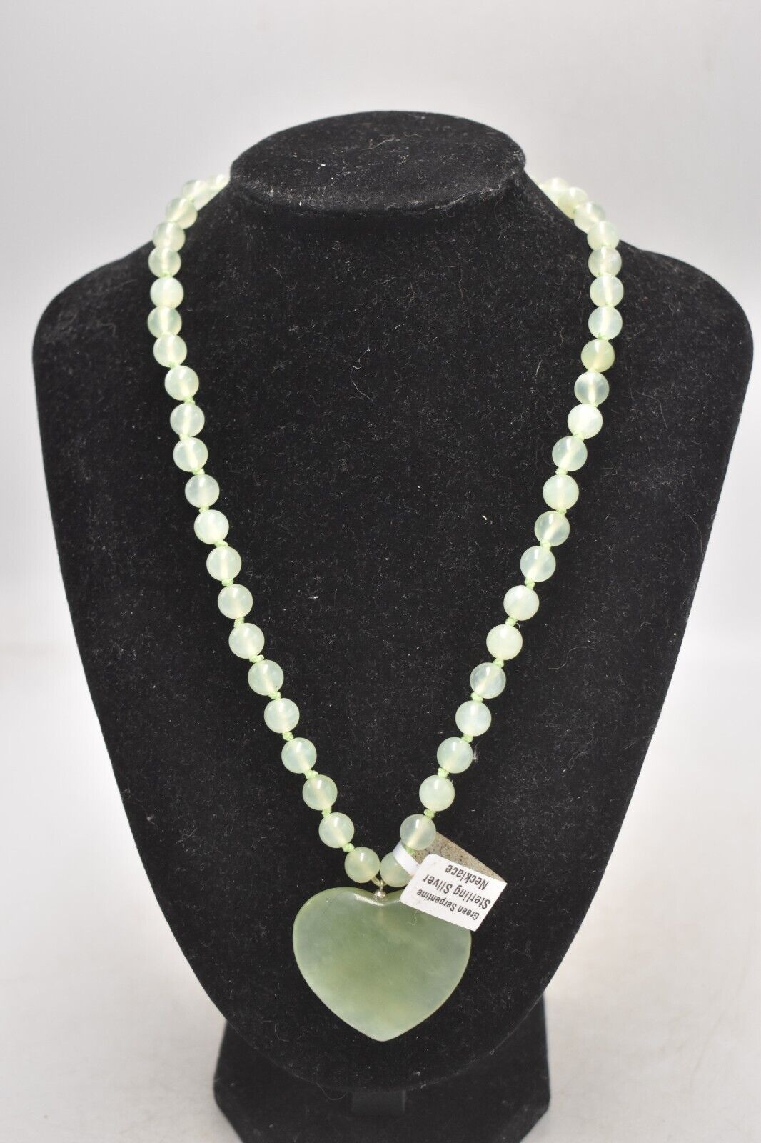 Vintage Sterling Silver and Green Serpentine Heart Pendant Necklace – 48cm