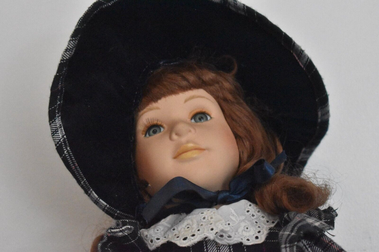 Vintage The Leonardo Collection Gertrude Large Porcelain Doll – Retired & Tagged, 60cm
