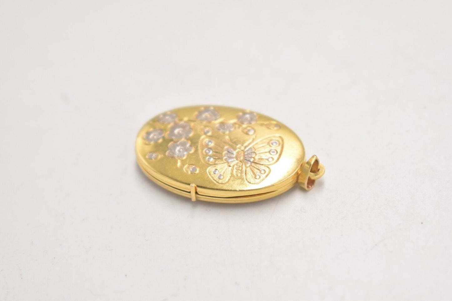 Vintage 9ct Gold Butterfly Engraved Oval Locket Necklace Pendant – 4.9g