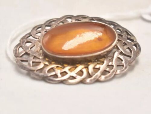 Vintage Celtic Oval Baltic Amber Brooch – Silver-Coloured Setting