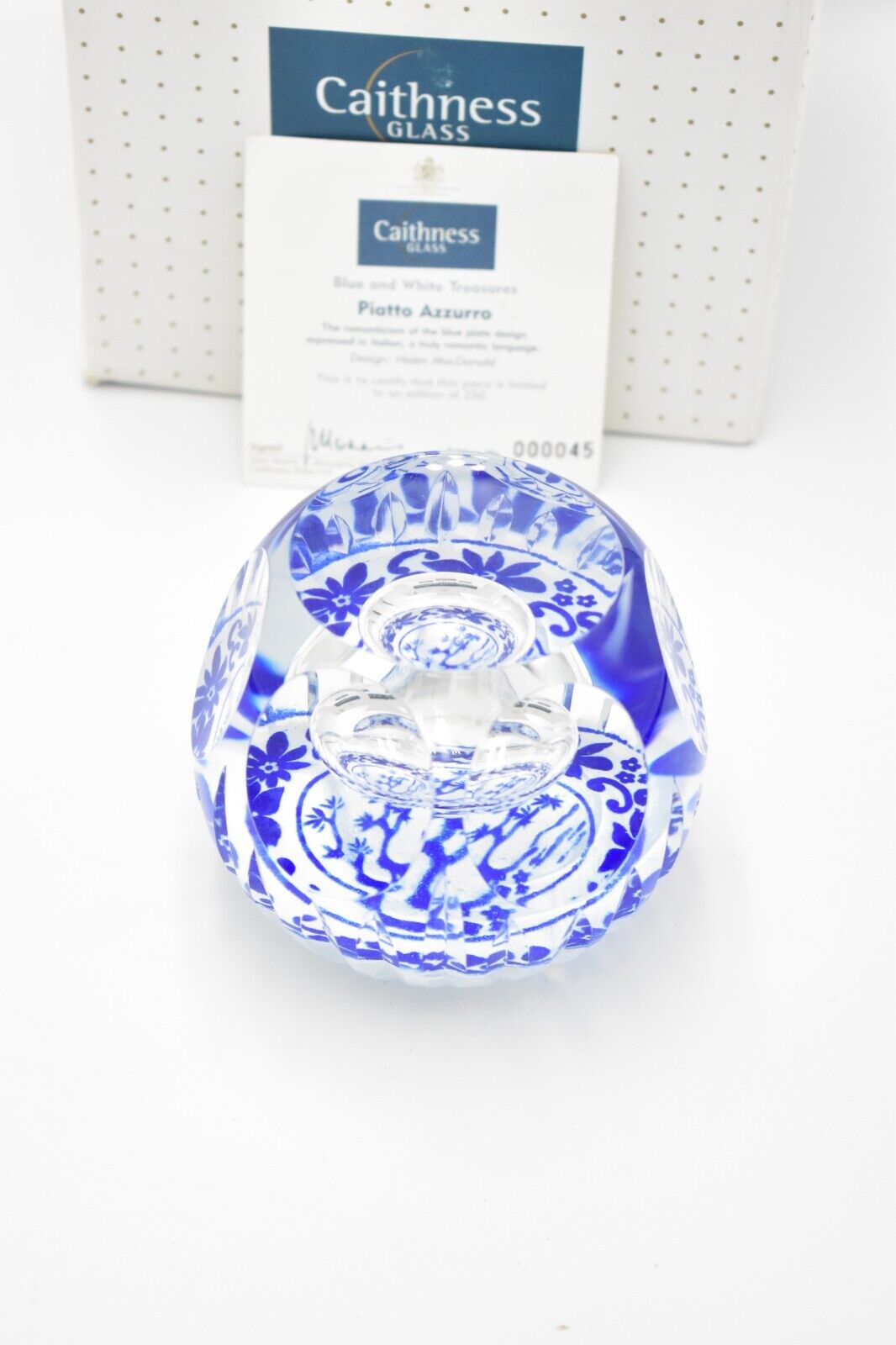 Caithness Paperweight Piatto Azzurro Magnum - Limited Edition by Helen MacDonald