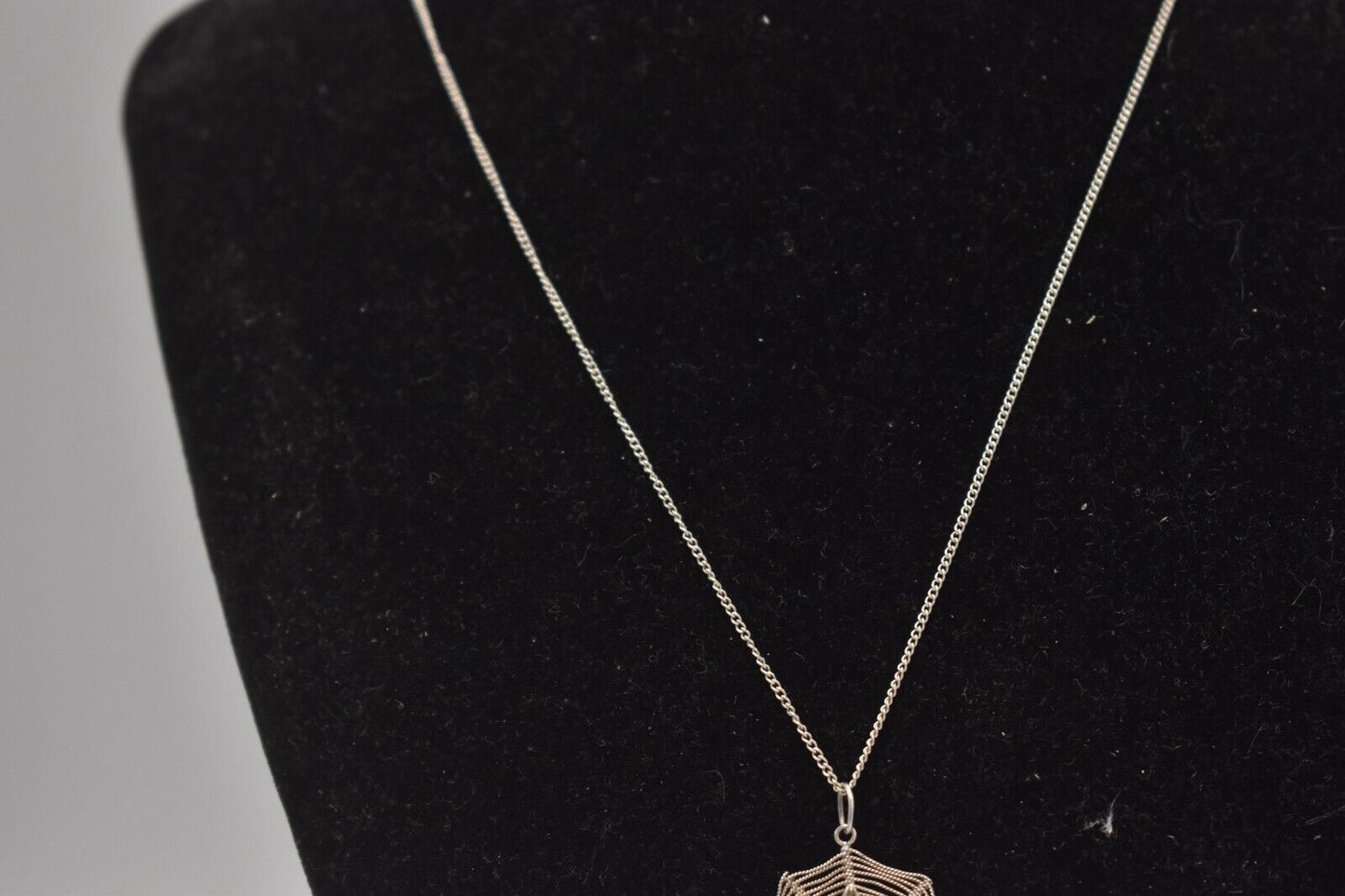 Vintage 925 Sterling Silver Spider Web Pendant Necklace - 42cm
