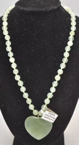 Vintage Sterling Silver and Green Serpentine Heart Pendant Necklace – 48cm