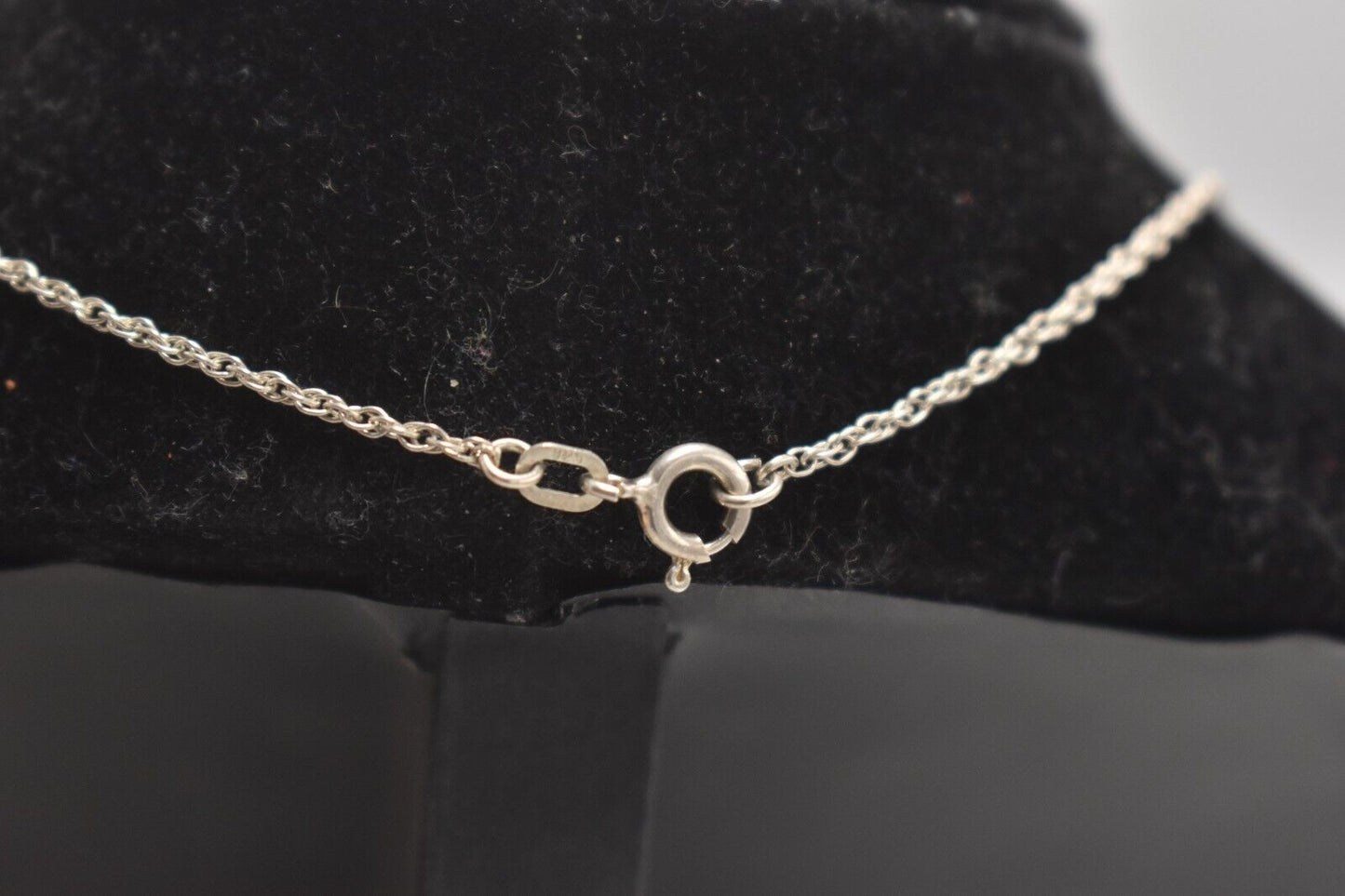 Vintage Sterling Silver 925 Leaf Garnet Pendant Necklace – 45cm