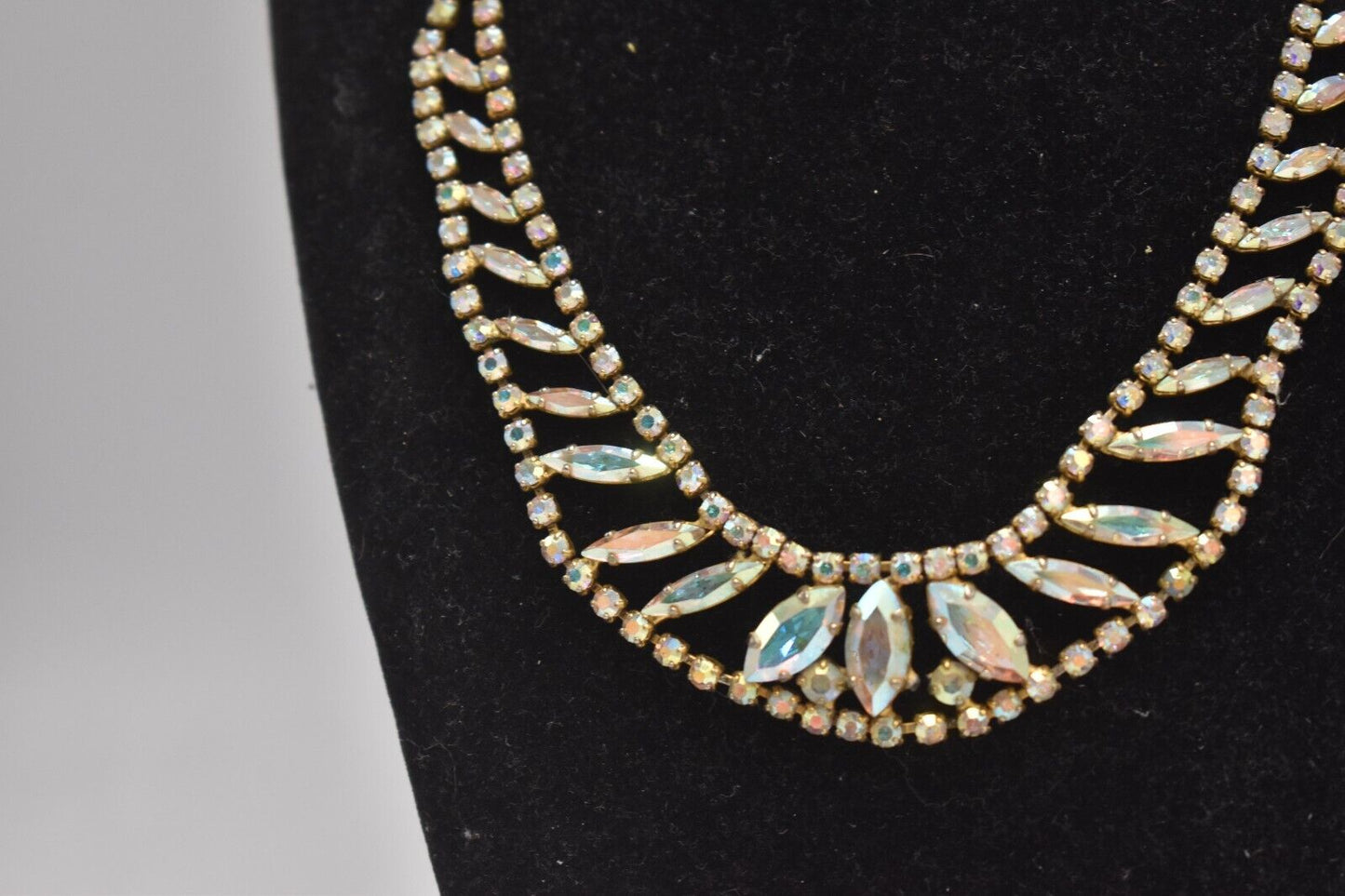 Vintage 1950s Aurora Borealis Rhinestone Statement Necklace – 44cm