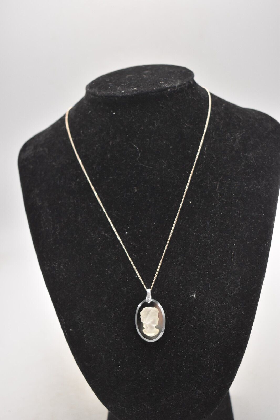 Vintage 925 Sterling Silver and Cameo Black Polished Onyx Pendant 42cm
