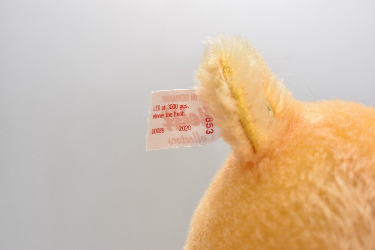 Steiff Disney Winnie The Pooh with Kite – Limited Edition 690853