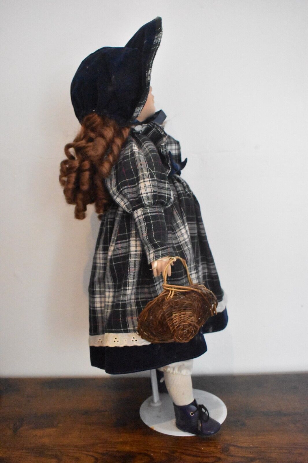 Vintage The Leonardo Collection Gertrude Large Porcelain Doll – Retired & Tagged, 60cm