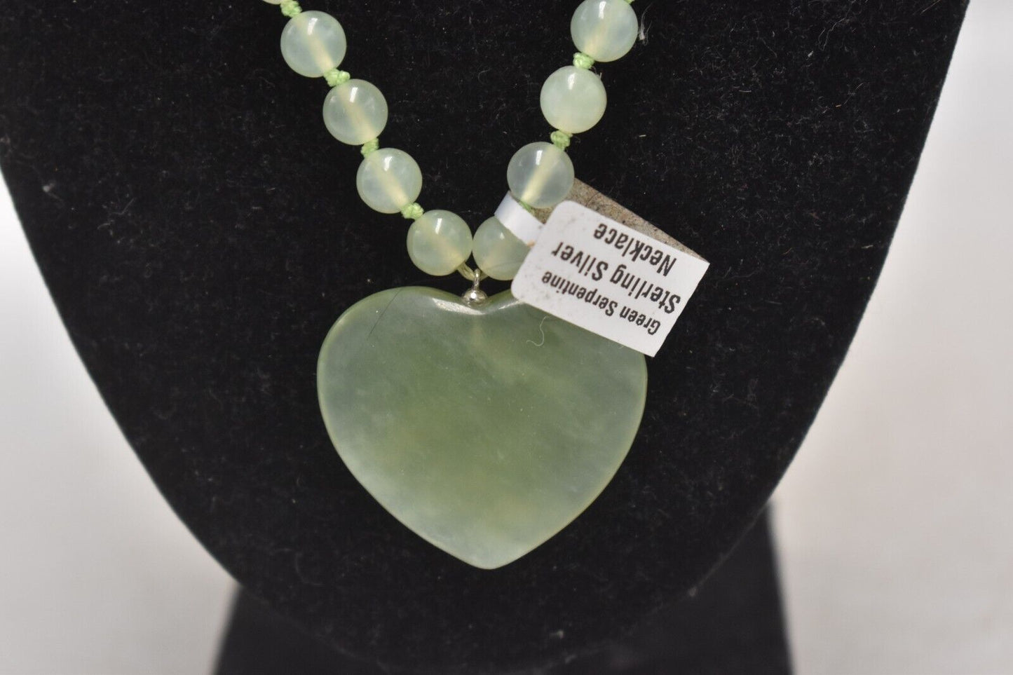 Vintage Sterling Silver and Green Serpentine Heart Pendant Necklace – 48cm