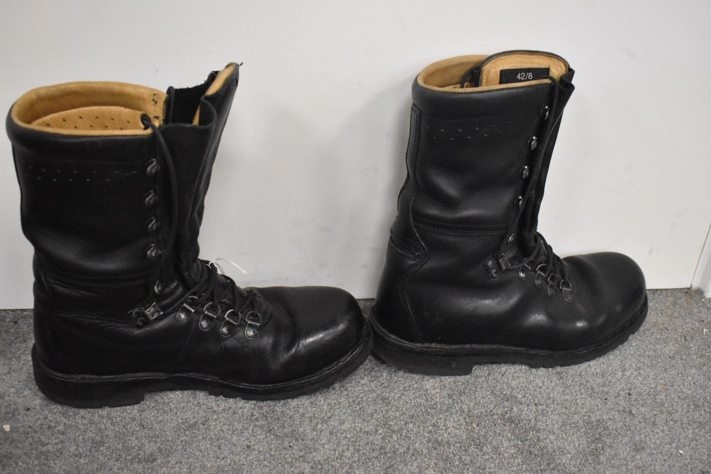Austrian Army Black Heavyweight Leather-Lined Combat Boots – UK Size 8 / EU 42