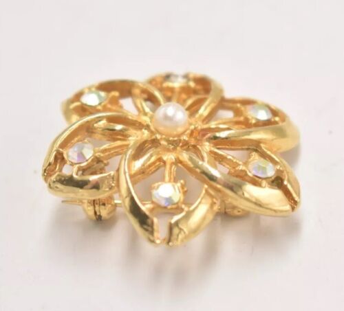 Vintage Gold Tone and Faux Pearl Floral Brooch – Women's Jewellery
