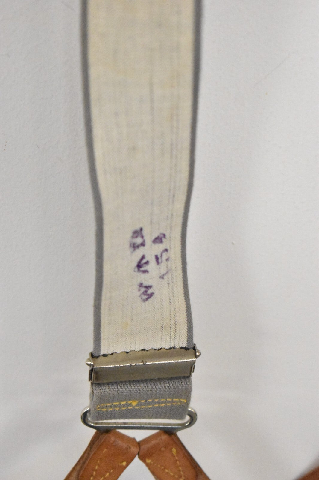 British RAF Army Grey Elastic Braces – Leather Buckles – 110cm – Dated 1961