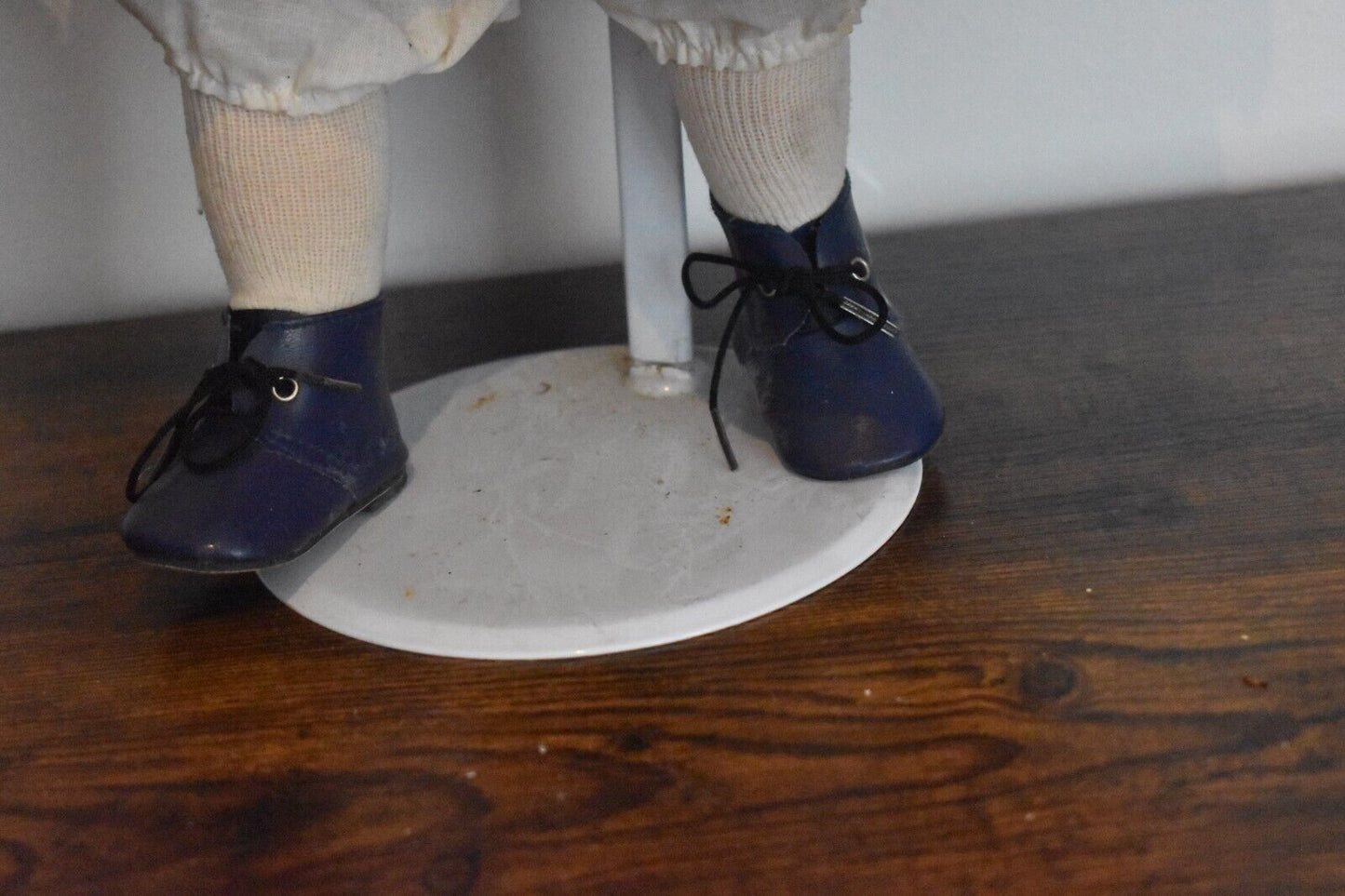 Vintage The Leonardo Collection Gertrude Large Porcelain Doll – Retired & Tagged, 60cm