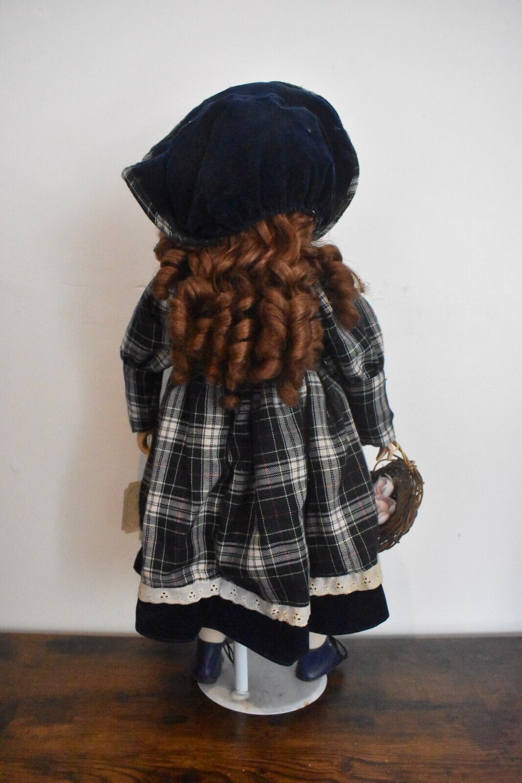 Vintage The Leonardo Collection Gertrude Large Porcelain Doll – Retired & Tagged, 60cm