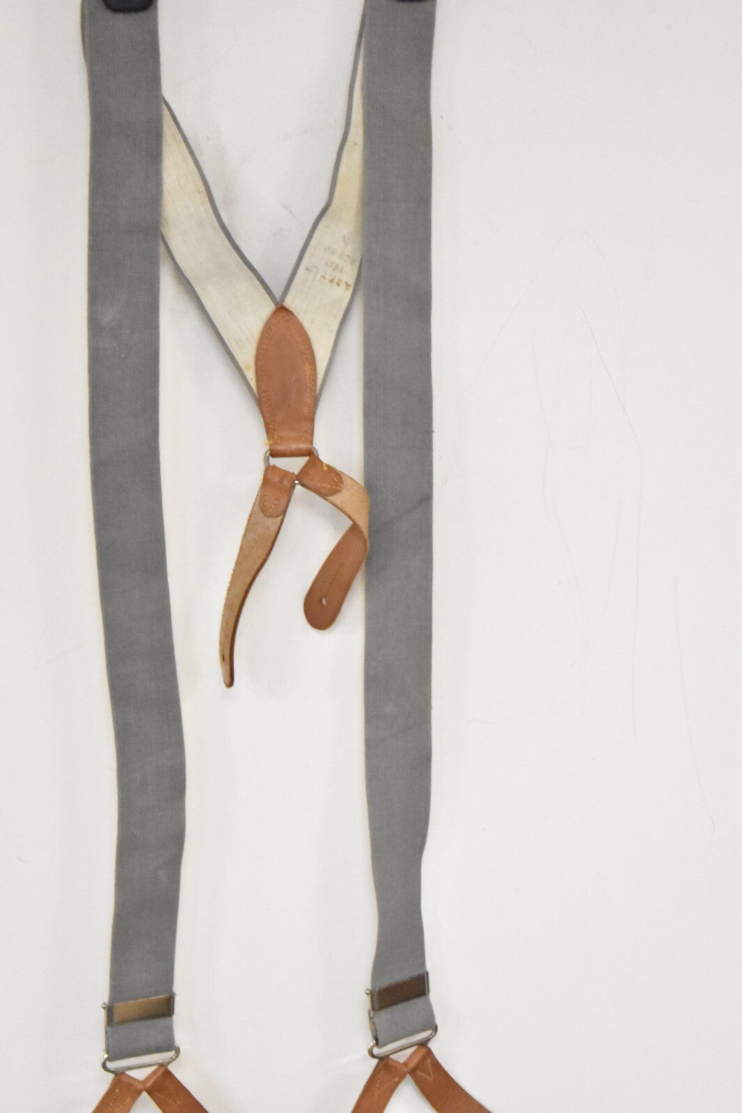 British RAF Army Grey Elastic Braces – Leather Buckles – 110cm – Dated 1961
