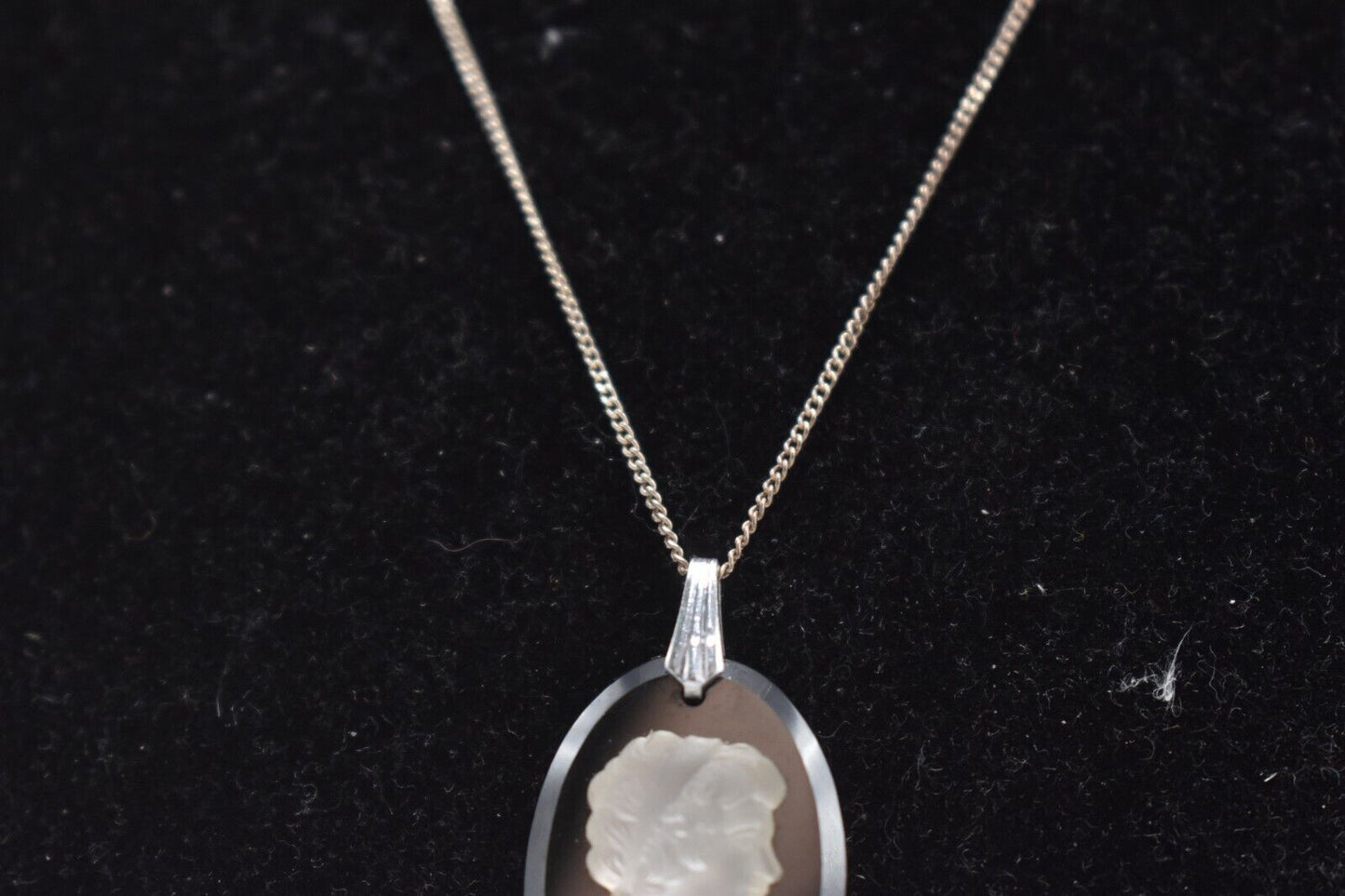 Vintage 925 Sterling Silver and Cameo Black Polished Onyx Pendant 42cm