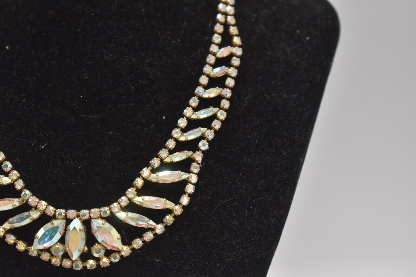 Vintage 1950s Aurora Borealis Rhinestone Statement Necklace – 44cm