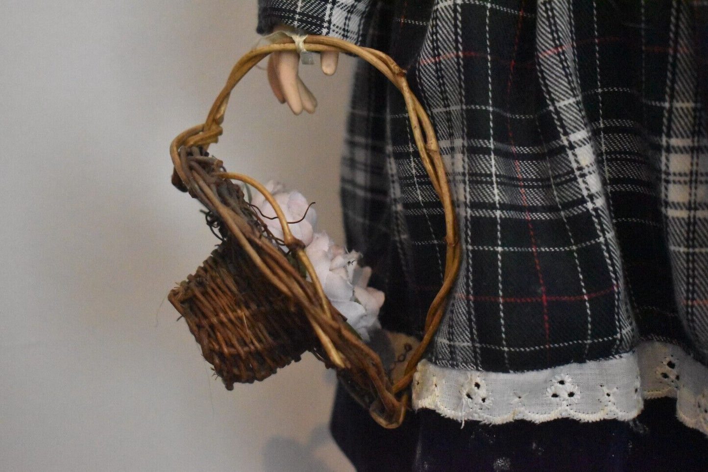 Vintage The Leonardo Collection Gertrude Large Porcelain Doll – Retired & Tagged, 60cm