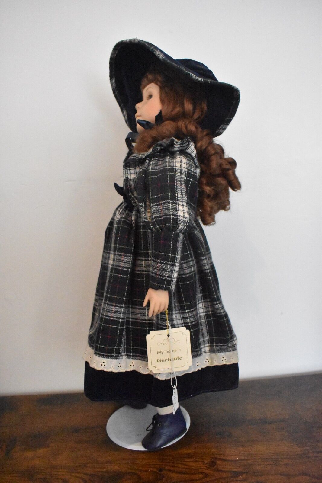 Vintage The Leonardo Collection Gertrude Large Porcelain Doll – Retired & Tagged, 60cm