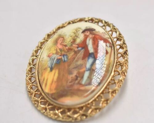 Vintage 1970s Porcelain and Gold Metal Romantic Couple Oval Brooch