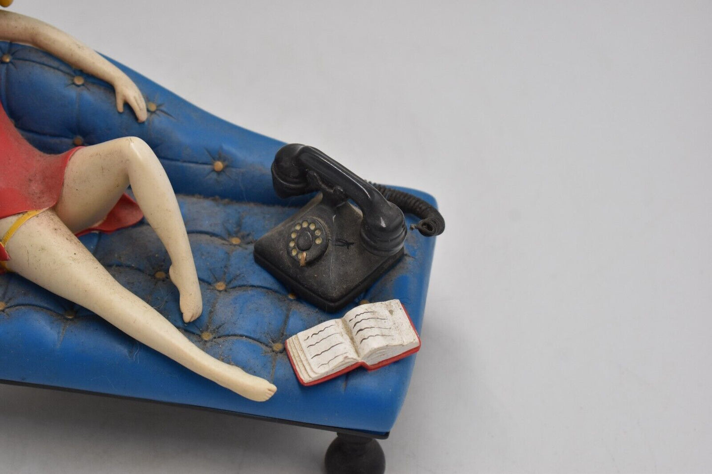 Betty Boop Figurine on Chaise Lounge with Phone & Book – King Features Syndicate
