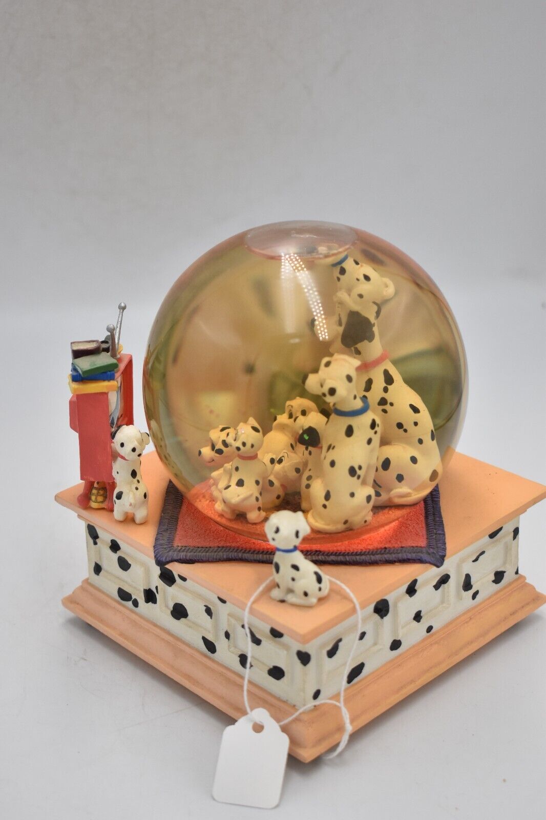 Disney 101 Dalmatians Musical Snow Globe – Cruella De Vil – Glitter