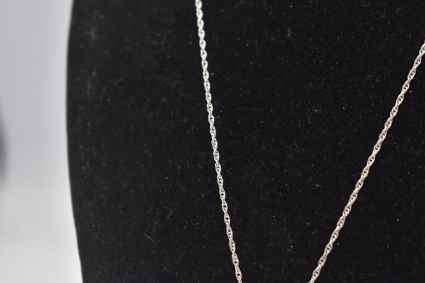 Vintage Sterling Silver 925 Necklace with Amber Pendant – 45cm