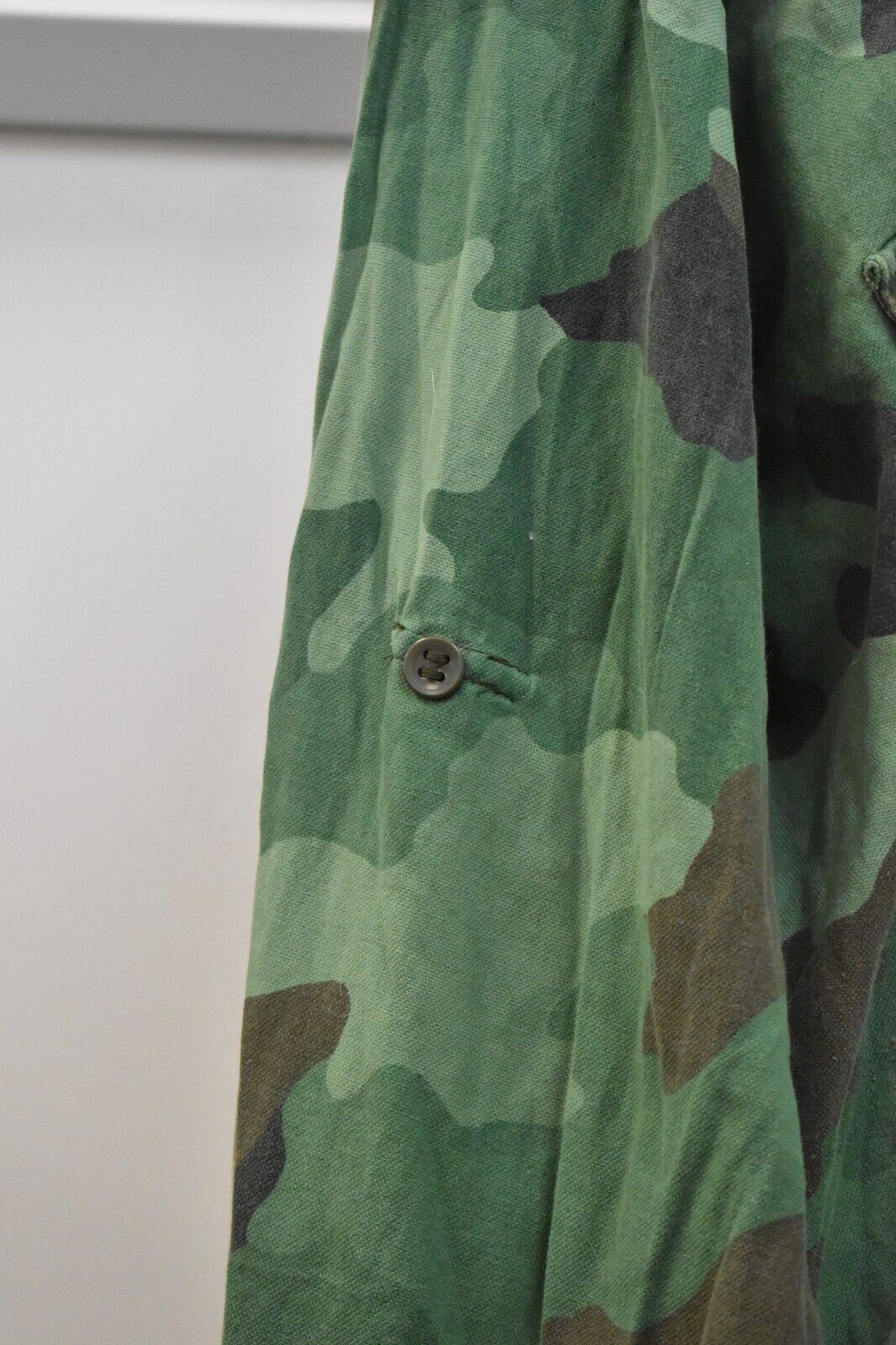 Vintage Serbian Army Combat Shirt – Oakleaf Camo, Yugoslavia Uniform, 44" Chest