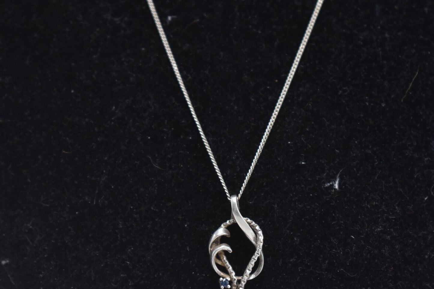 Vintage 925 Sterling Silver and Blue Topaz Pendant Necklace – 42cm