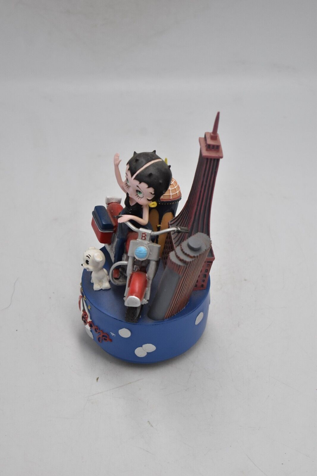 Betty Boop Riding Musical Figurine – King Features Syndicate
