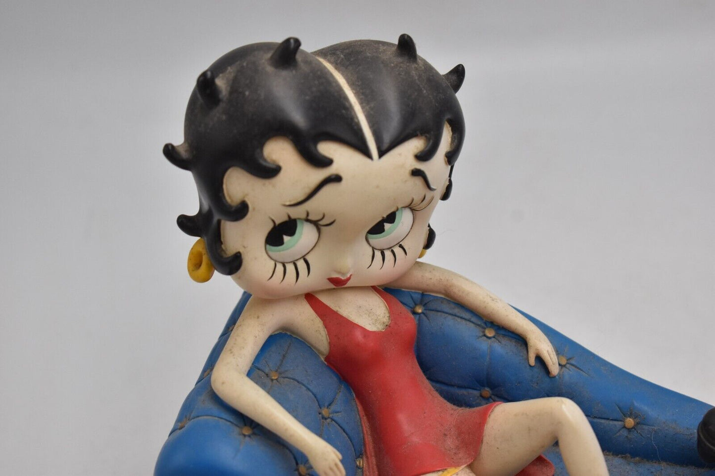 Betty Boop Figurine on Chaise Lounge with Phone & Book – King Features Syndicate