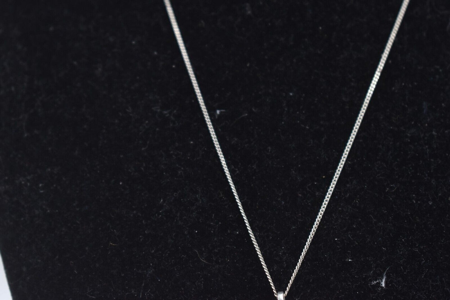 Vintage 925 Sterling Silver and Blue Topaz Pendant Necklace – 42cm