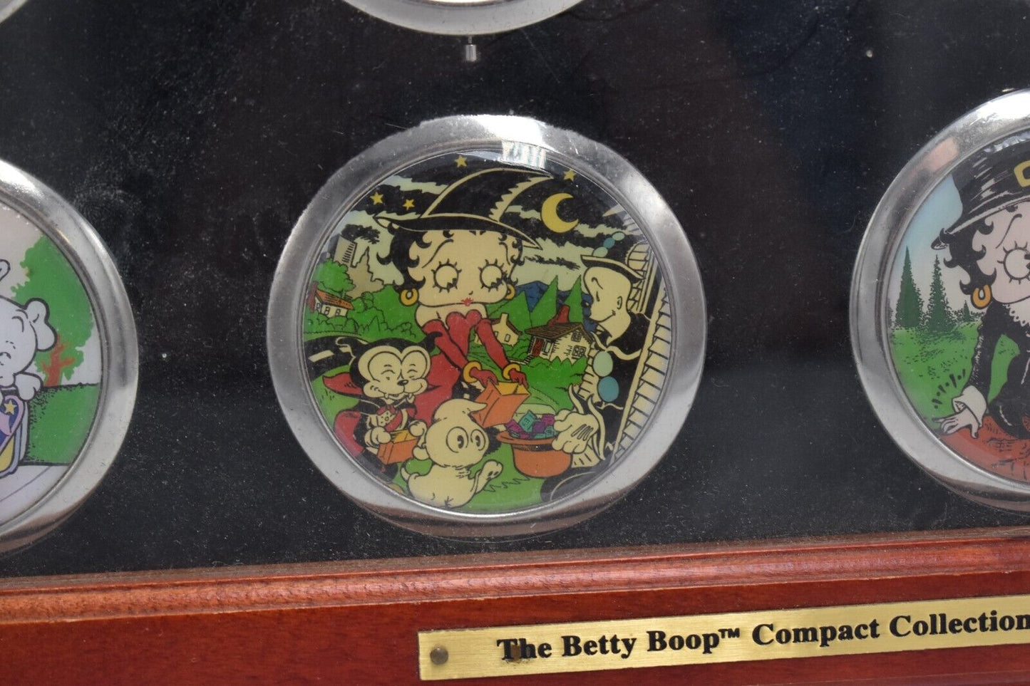 Willabee & Ward Betty Boop Compact Mirror Collection – Wooden Glass Case