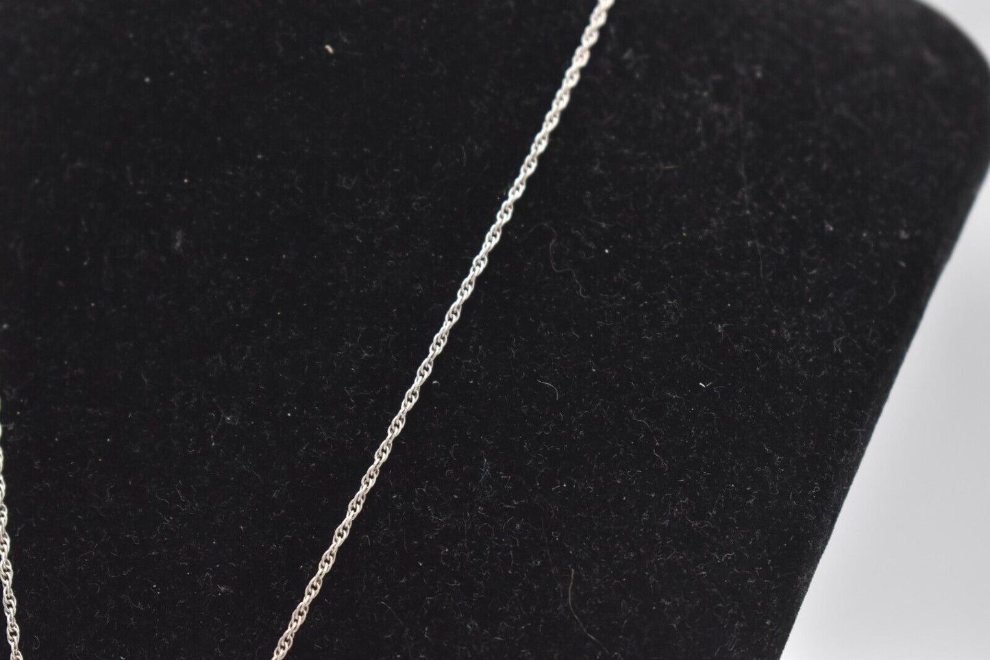 Vintage Sterling Silver 925 Necklace with Amber Pendant – 45cm
