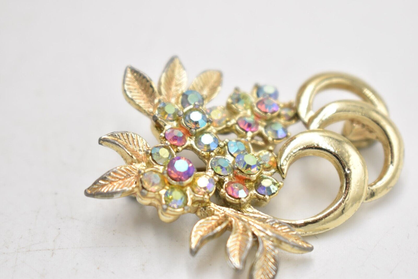 Vintage 1950s Gold Tone Aurora Borealis Rhinestone Floral Brooch