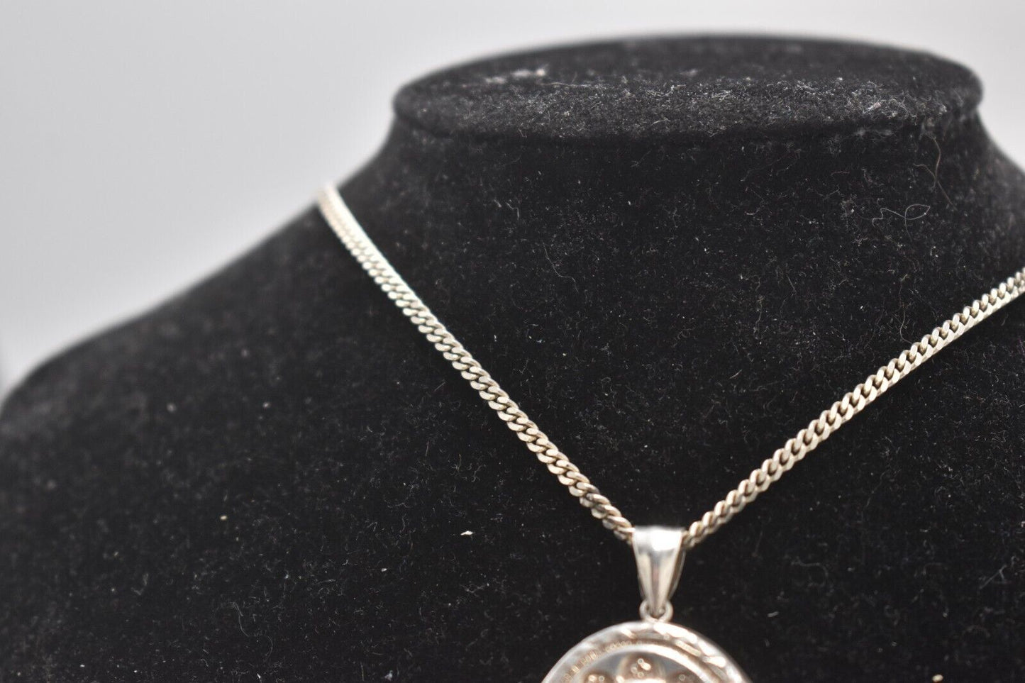 Vintage Sterling Silver 925 Oval Locket Pendant Necklace – 52cm Chain – Hallmark