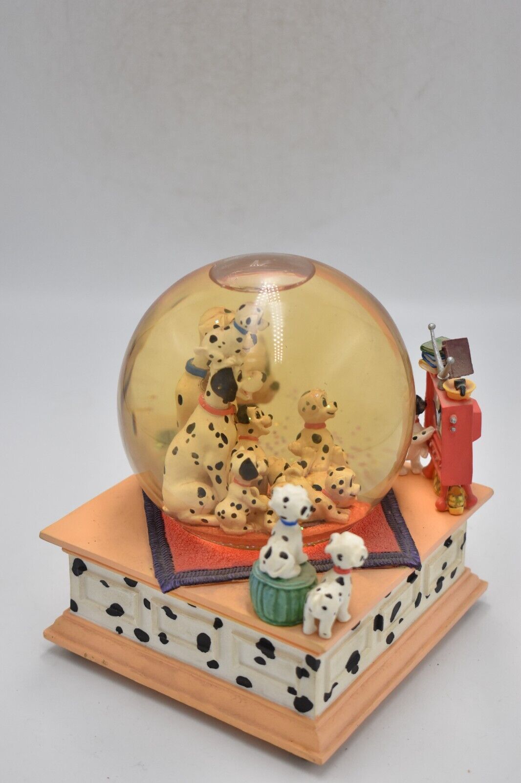 Disney 101 Dalmatians Musical Snow Globe – Cruella De Vil – Glitter