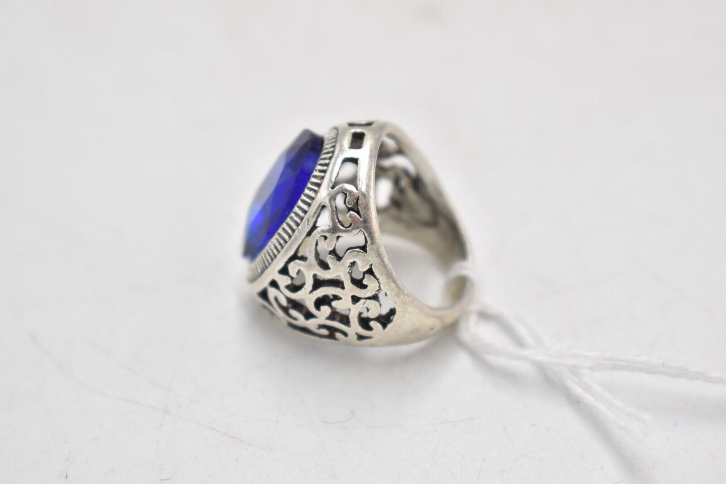 Vintage Silver-Tone Oversized Ring with Synthetic Cobalt Blue Stone – Size P