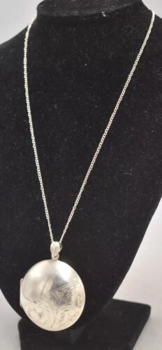 Vintage Sterling Silver 925 Necklace with Foliate Etched Locket Pendant – 46cm