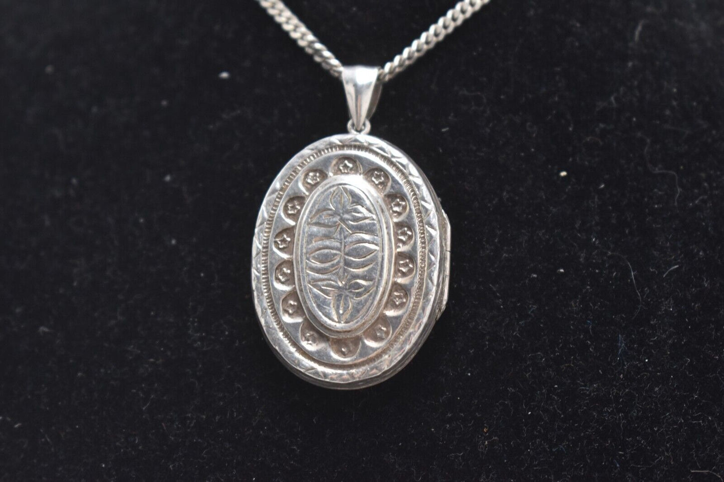 Vintage Sterling Silver 925 Oval Locket Pendant Necklace – 52cm Chain – Hallmark