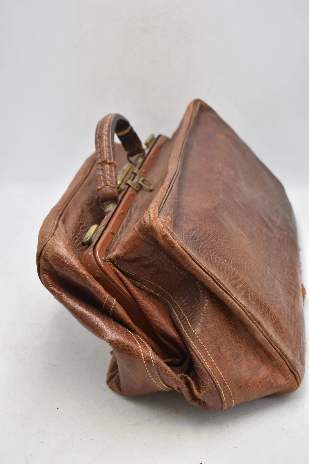 Antique Crocodile Leather Brown Gladstone Doctors Overnight Bag 40cm