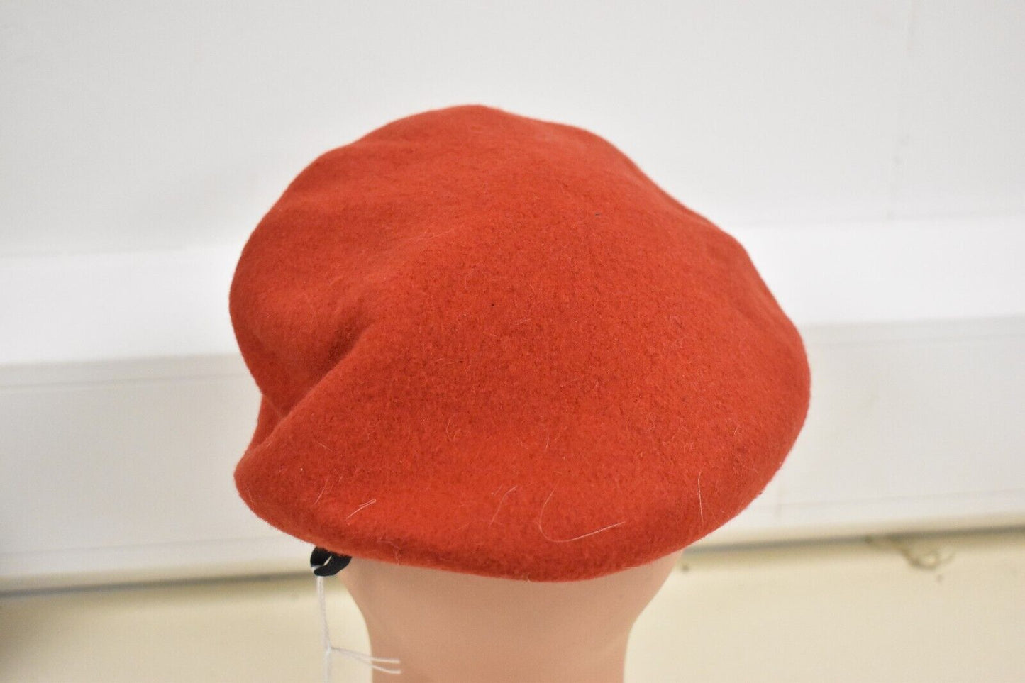 West German Army Bundeswehr Signals Corps Red Beret & Cap Badge – Excellent Condition, Size 58