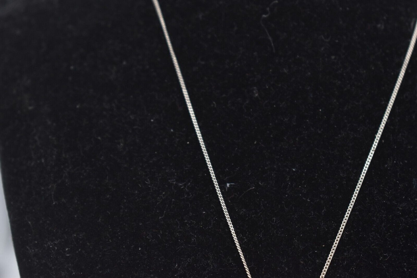 Vintage 925 Sterling Silver and Blue Topaz Pendant Necklace – 42cm